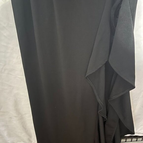 🖤 Elegant Black One-Shoulder Drape Maxi Dress - Picture 10 of 13